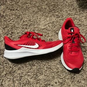 Nike Downshifted 10 in University Red